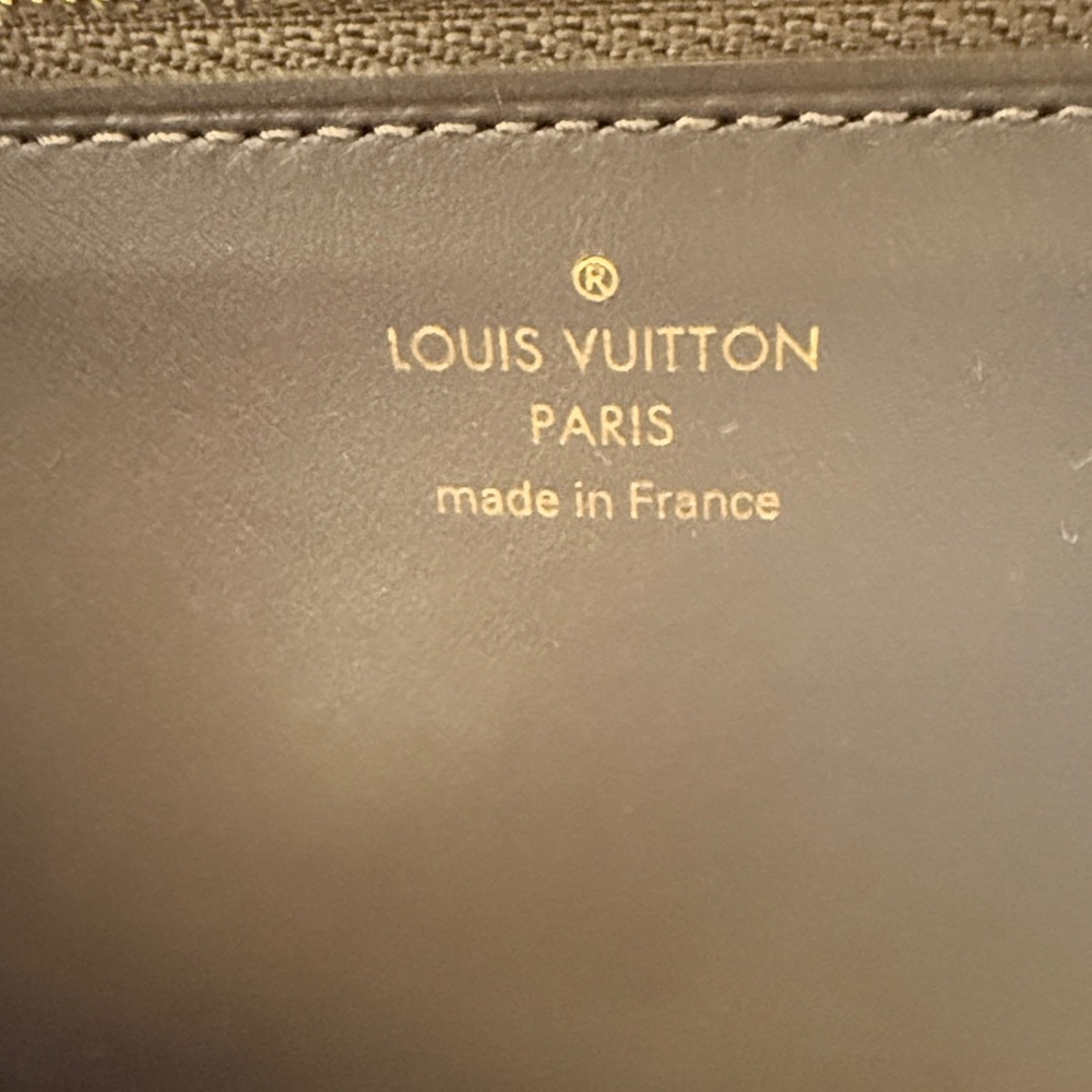 NWOT Louis Vuitton Beige Leather Wallet with Gold Logo - Picture 4 of 4
